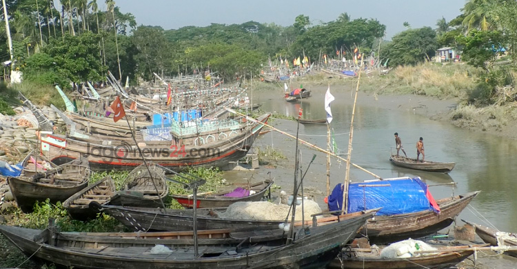 নিষেধাজ্ঞা শেষে নদীতে নামতে প্রস্তুত ভোলার ৩ লাখ জেলে