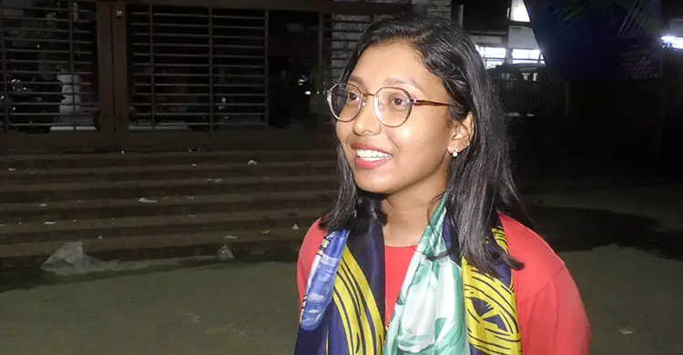 পায়ে হেঁটে ৩১ জেলা ঘুরে সাদিয়া সুলতানা এখন ভোলায়