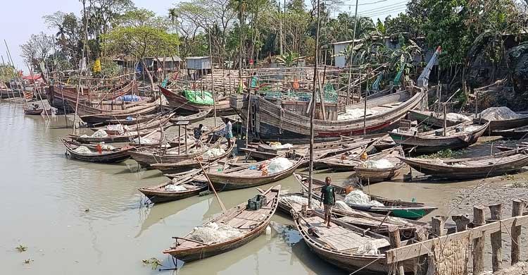 নিষেধাজ্ঞার ১০ দিনেও জেলেদের ভাগ্যে জোটেনি সরকারি চাল