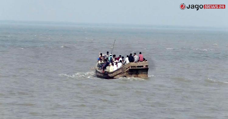 বন্ধ সি-ট্রাক, ‘ডেঞ্জার জোনে’ যাতায়াতে ভরসা ট্রলার