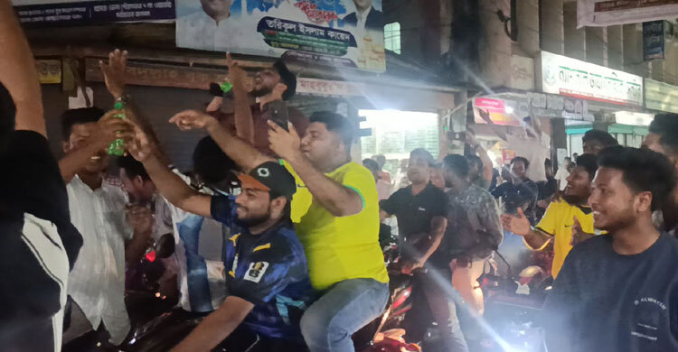ব্রাজিল সমর্থকদের সেভেন আপ দিলেন আর্জেন্টিনার সমর্থকরা