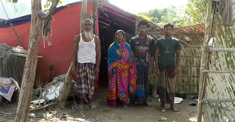 ঢালচরের ভূমিহীনদের মানবেতর জীবনযাপন
