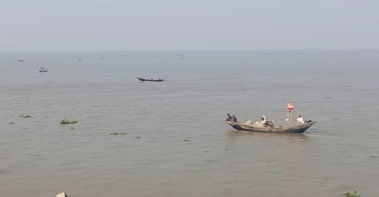 নিষেধাজ্ঞা শেষে নদীতে জেলেরা, মিলছে না কাঙ্ক্ষিত ইলিশ
