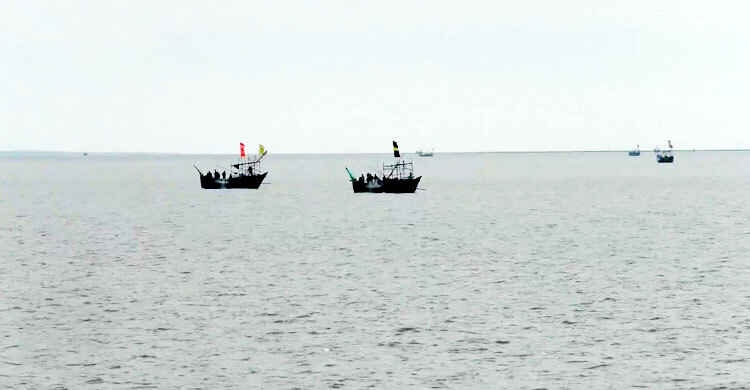 ভোলায় লঞ্চের ধাক্কায় ট্রলারডুবি