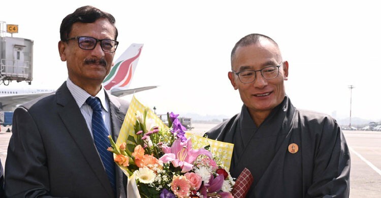 মন্ত্রিসভার শপথগ্রহণ অনুষ্ঠানে যোগ দিতে ঢাকায় ভুটানের প্রধানমন্ত্রী