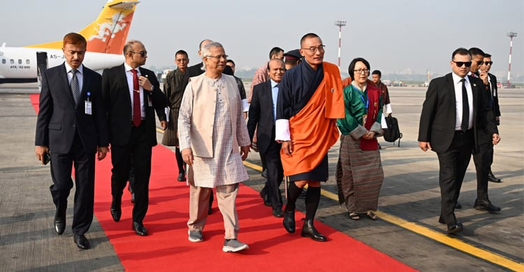 Bangladesh rolls out red carpet as Bhutanese PM arrives