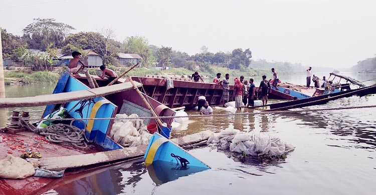 নৌযান চালকদের গলার কাঁটা পুরোনো সেতুর ডুবো পিলার