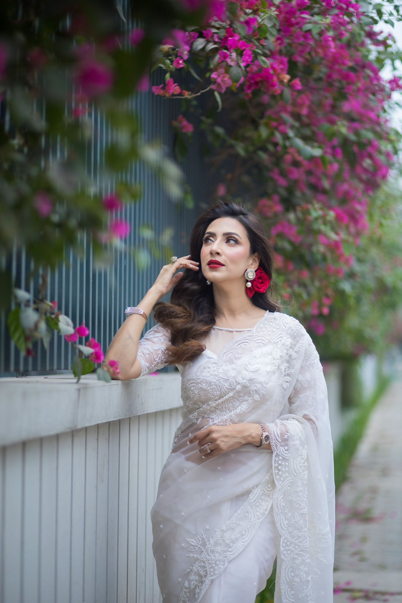 নরম আভায় ধরা দিলেন গ্ল্যামারাস মিম