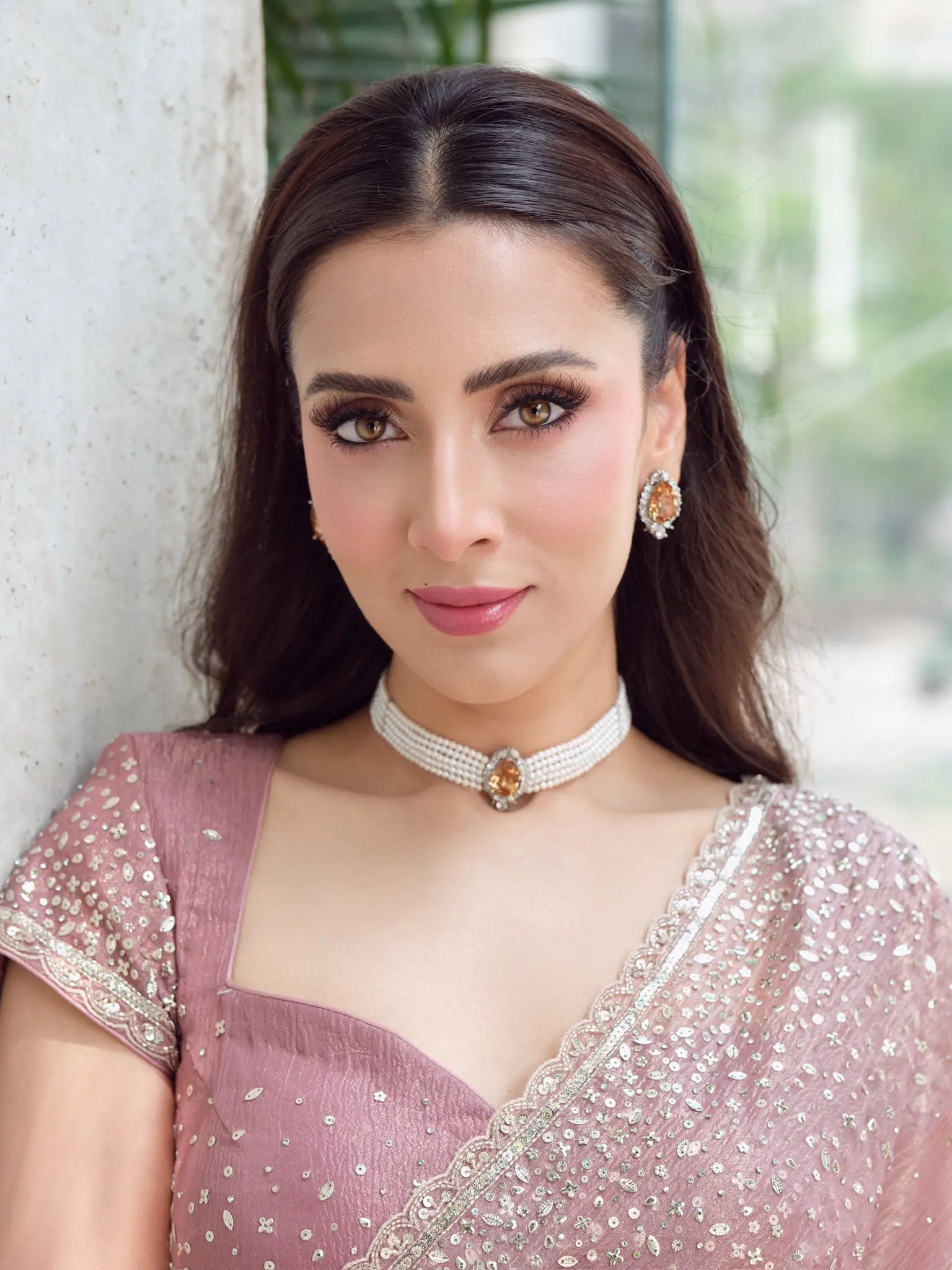 প্যাস্টেল এলিগ্যান্সে অপরূপ মিম