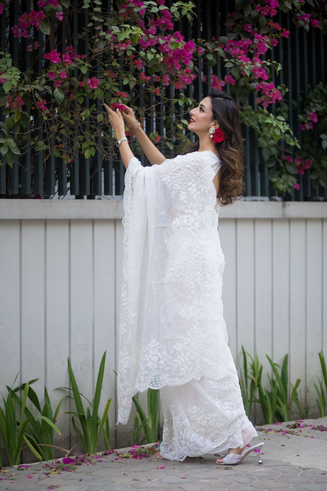 নরম আভায় ধরা দিলেন গ্ল্যামারাস মিম