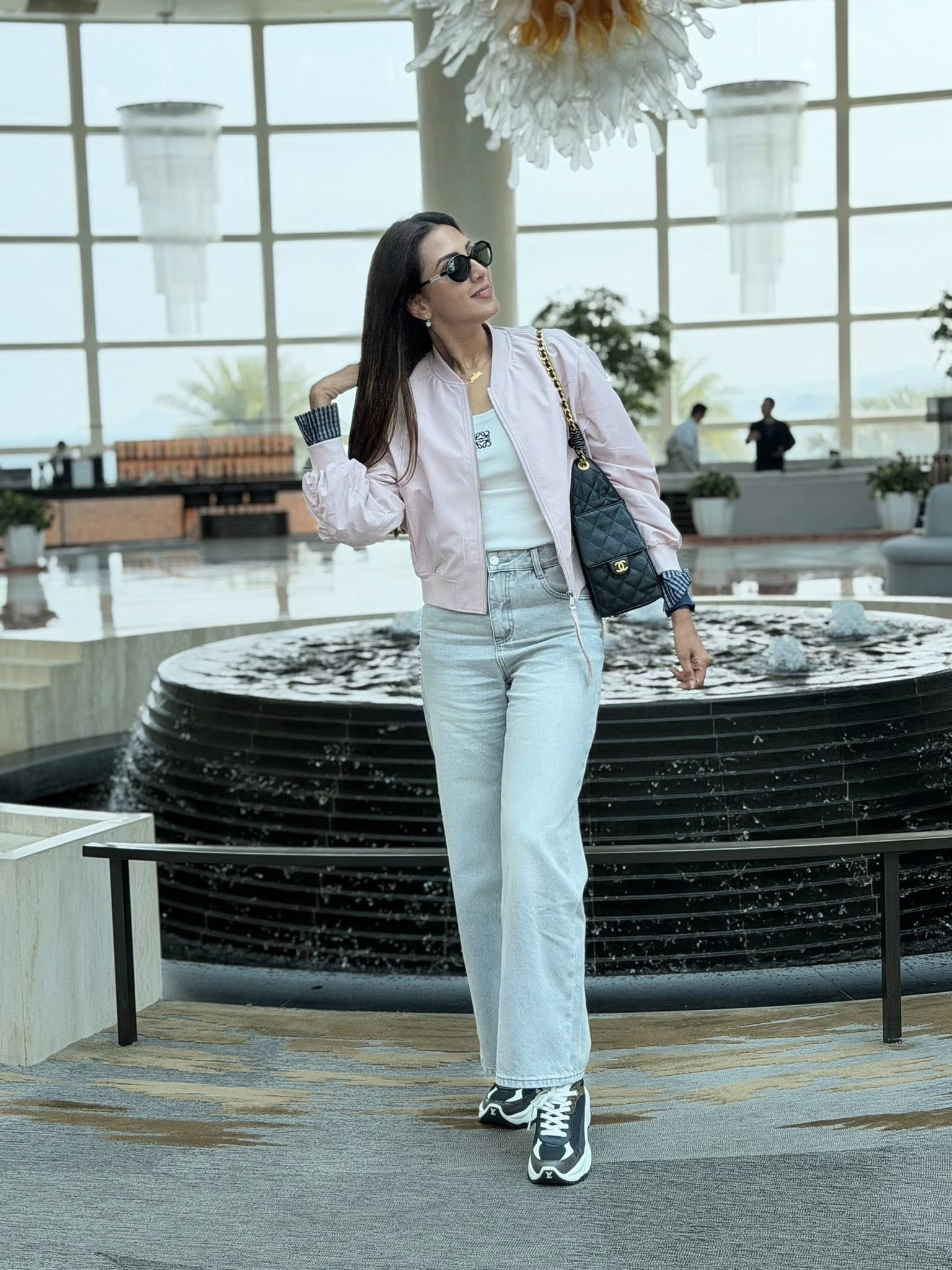 নতুন দেশে প্রাণবন্ত মিম