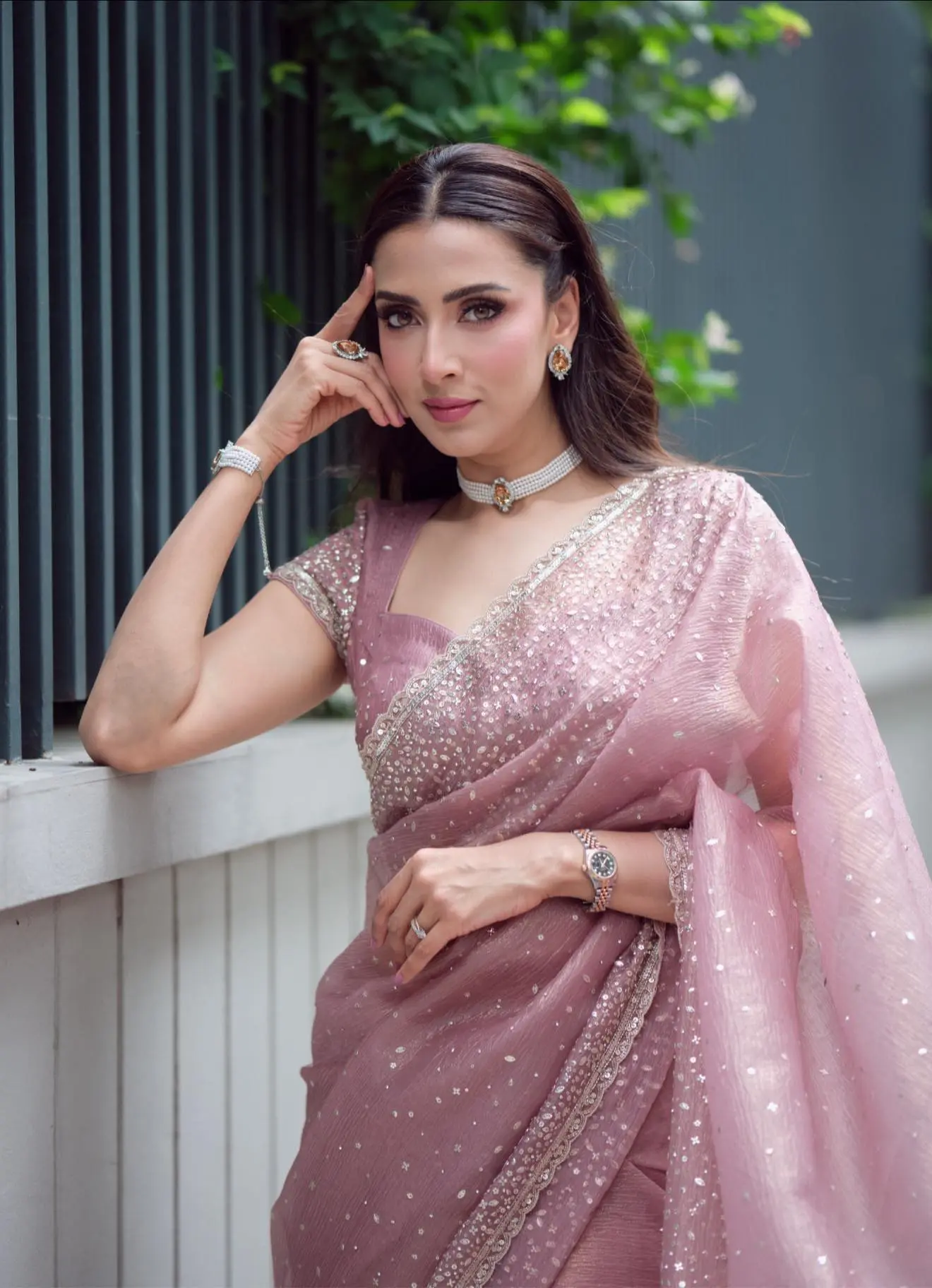 প্যাস্টেল এলিগ্যান্সে অপরূপ মিম