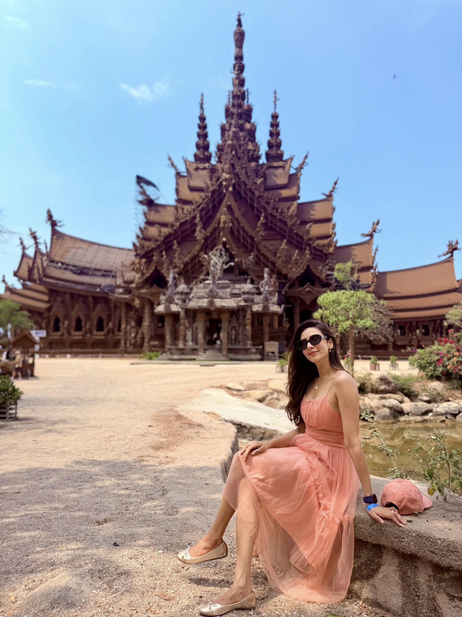 নান্দনিক লুকে মুগ্ধতা ছড়ালেন মিম