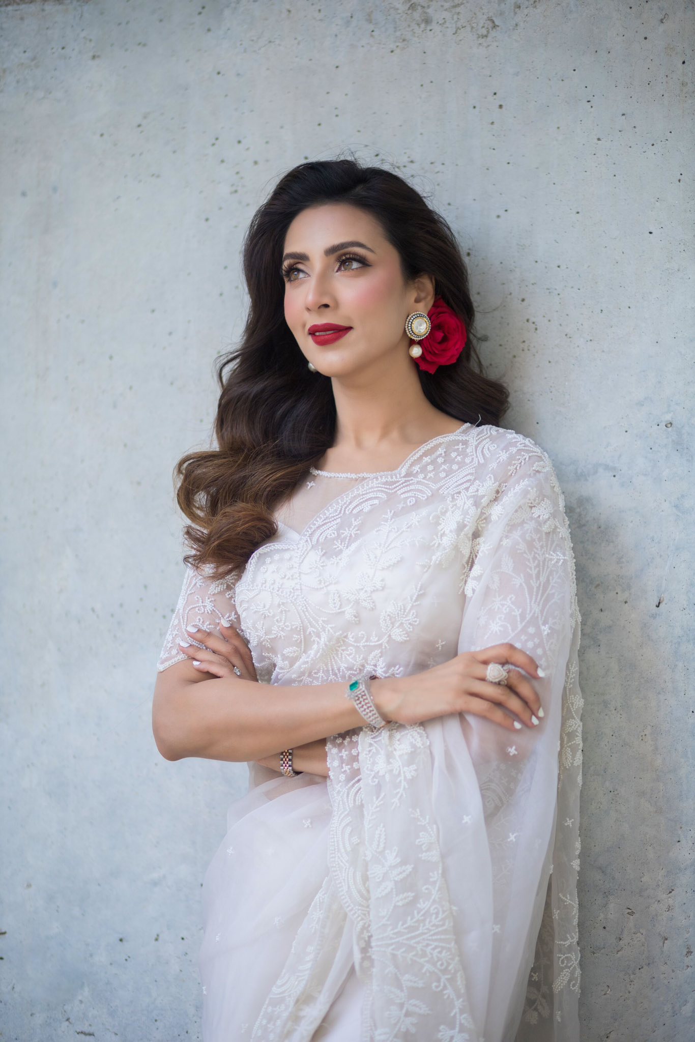 নরম আভায় ধরা দিলেন গ্ল্যামারাস মিম