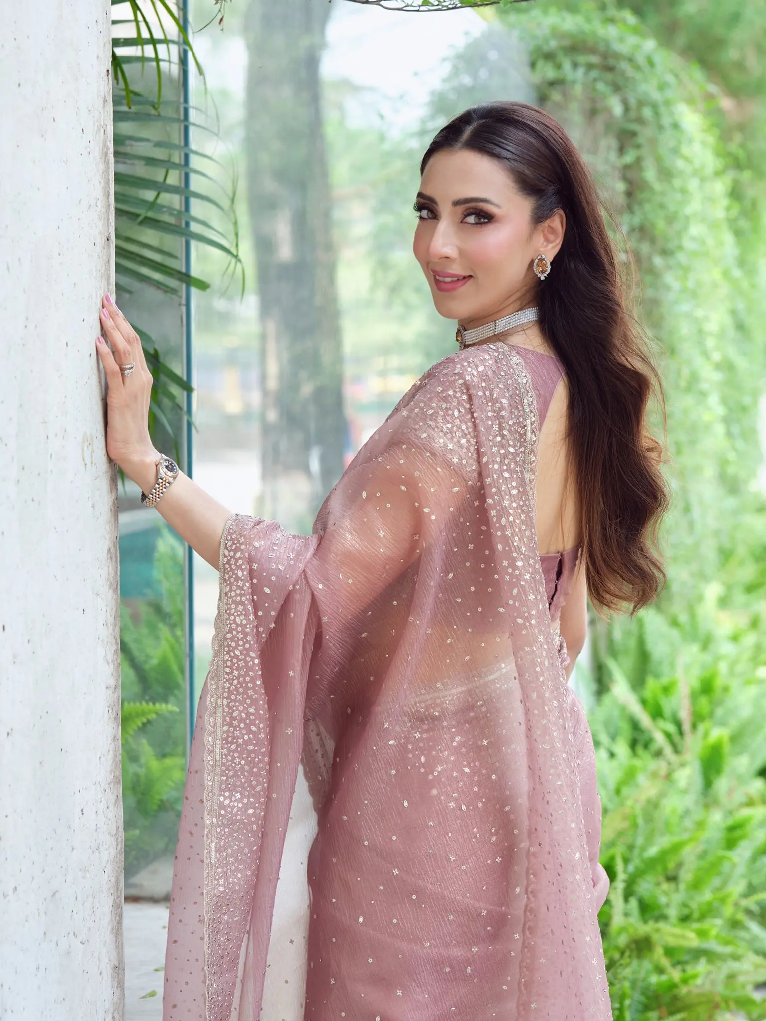 প্যাস্টেল এলিগ্যান্সে অপরূপ মিম