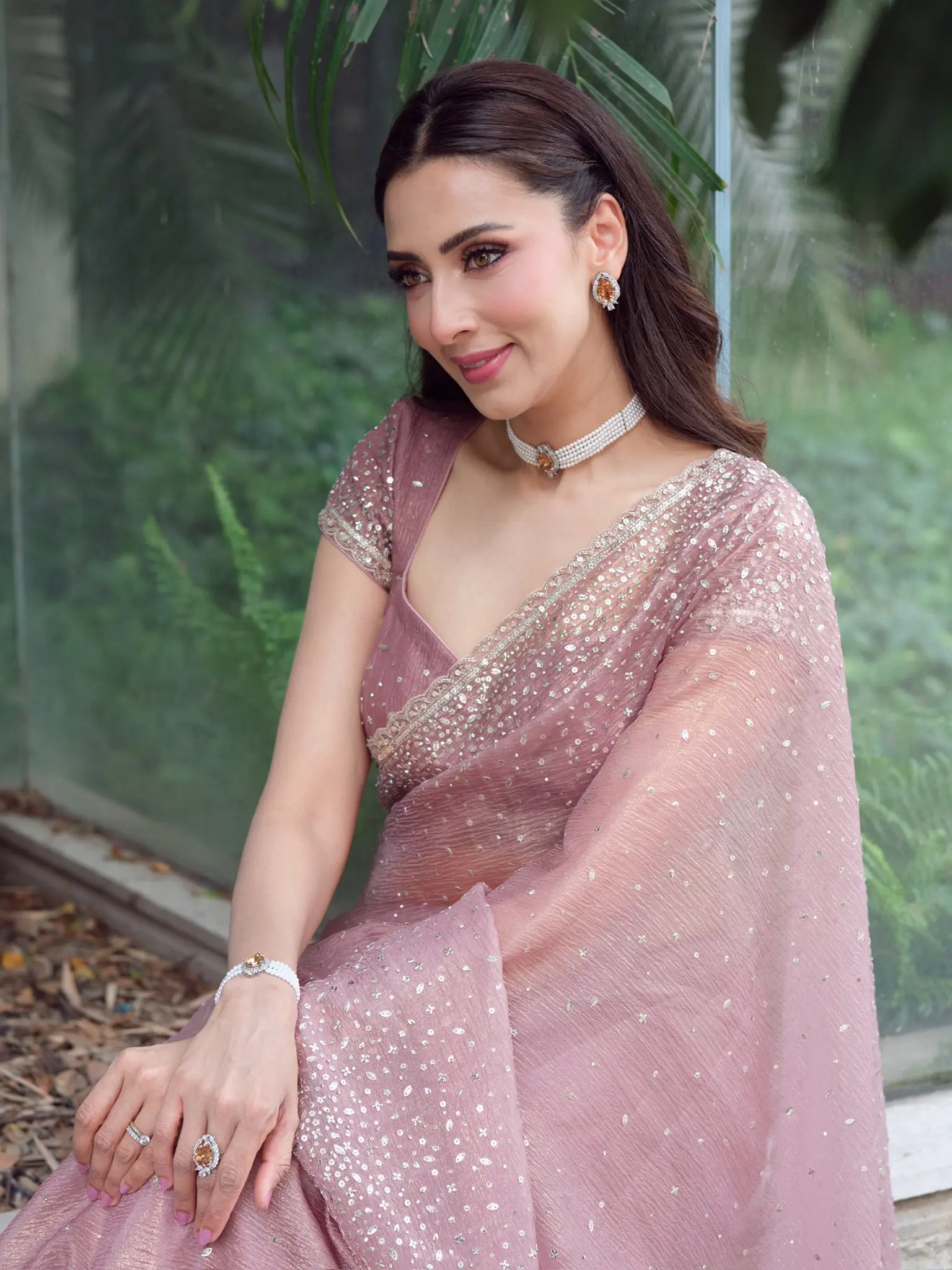 প্যাস্টেল এলিগ্যান্সে অপরূপ মিম