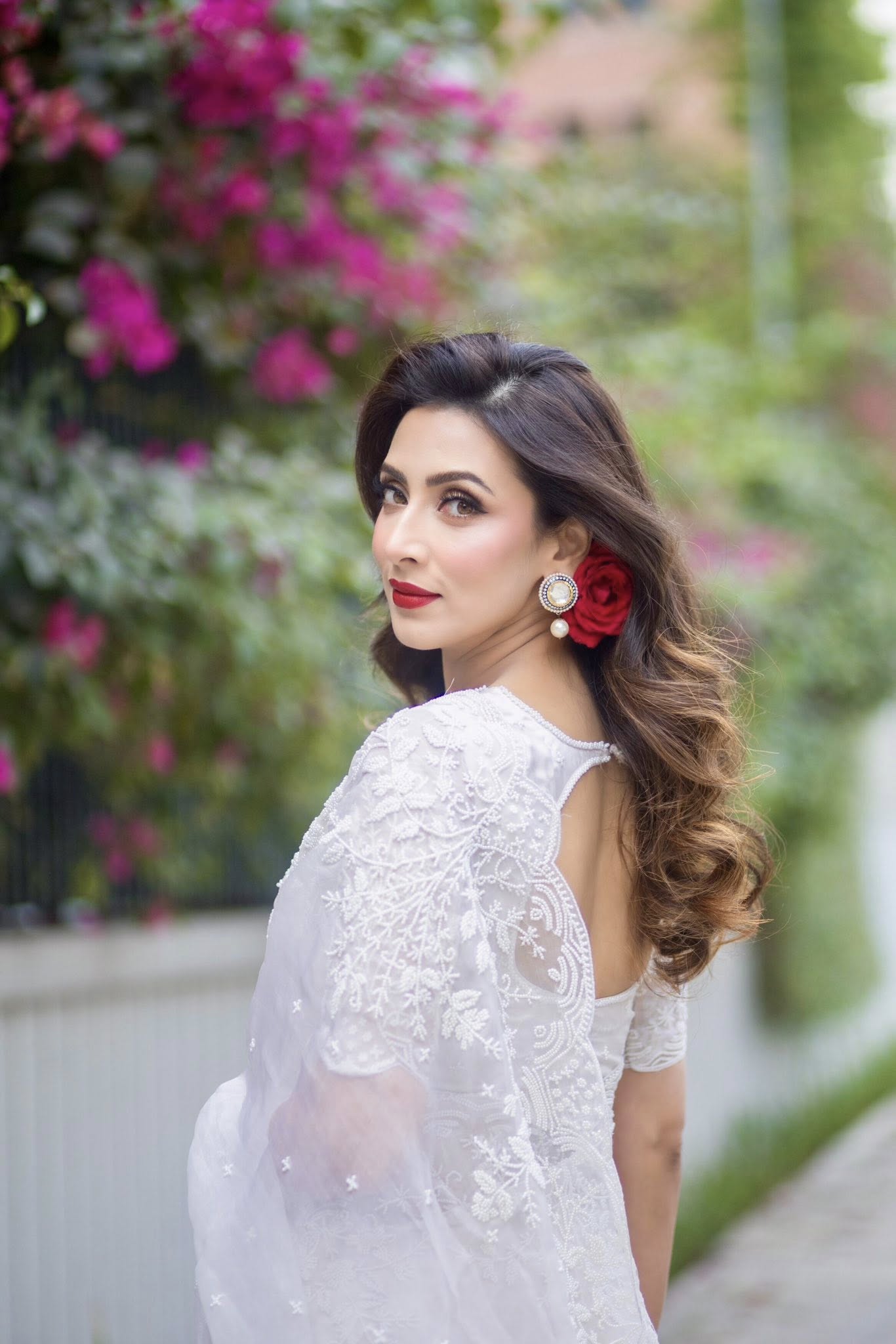 নরম আভায় ধরা দিলেন গ্ল্যামারাস মিম