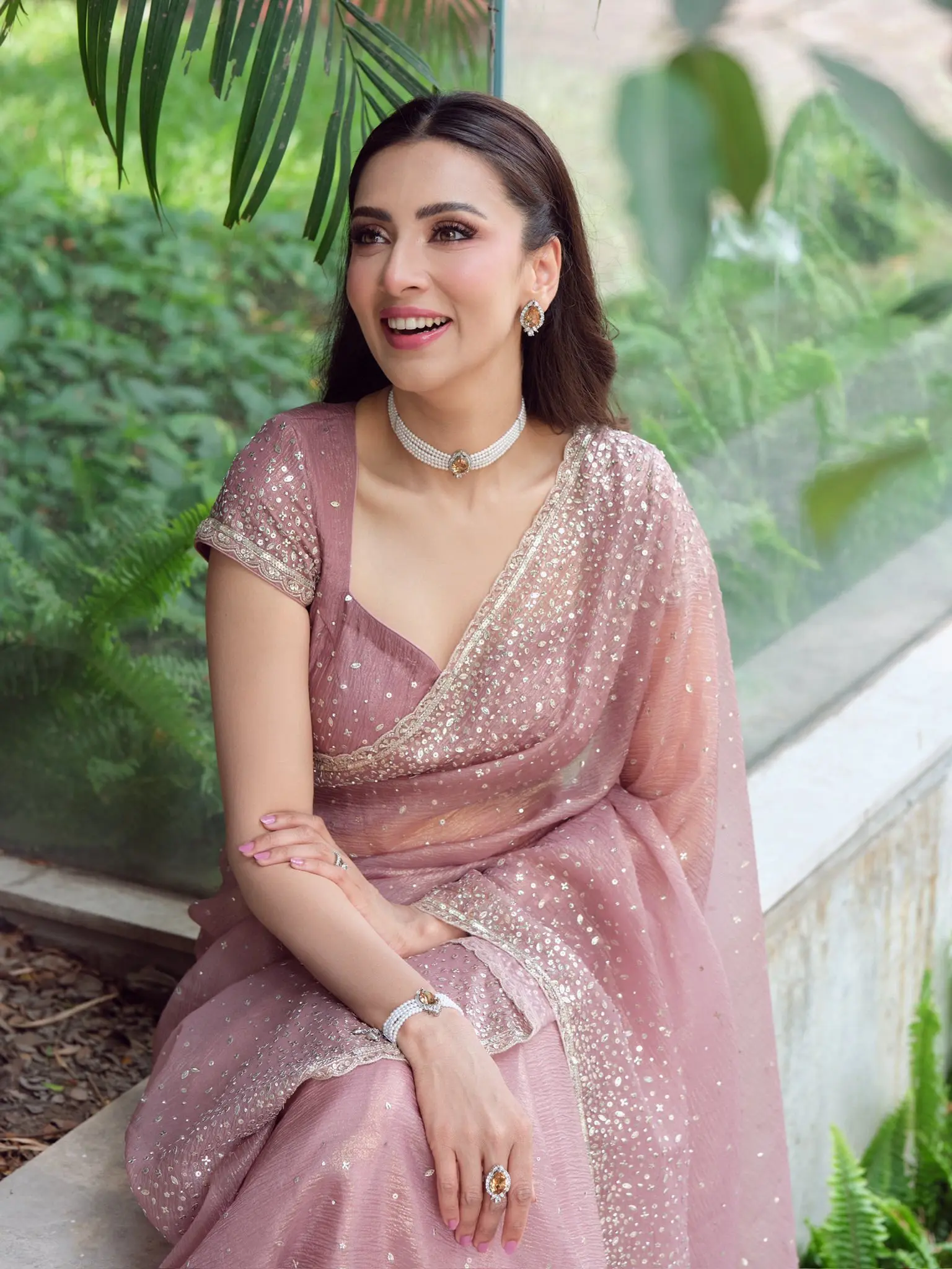 প্যাস্টেল এলিগ্যান্সে অপরূপ মিম