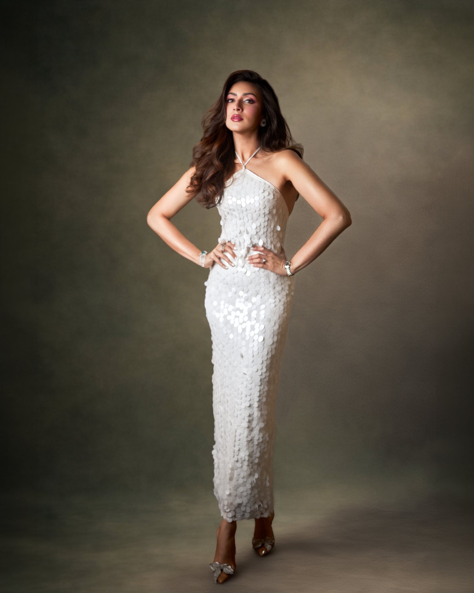 শুভ্র সৌন্দর্যে প্রেমের সপ্তাহে মিমের নীরব ঝলক