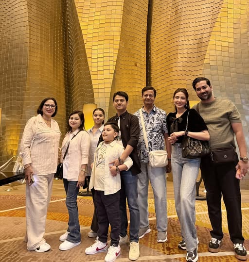 নতুন দেশে প্রাণবন্ত মিম