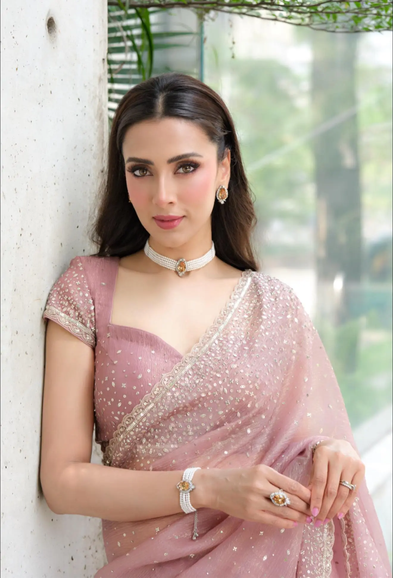 প্যাস্টেল এলিগ্যান্সে অপরূপ মিম