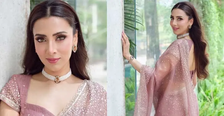 প্যাস্টেল এলিগ্যান্সে অপরূপ মিম