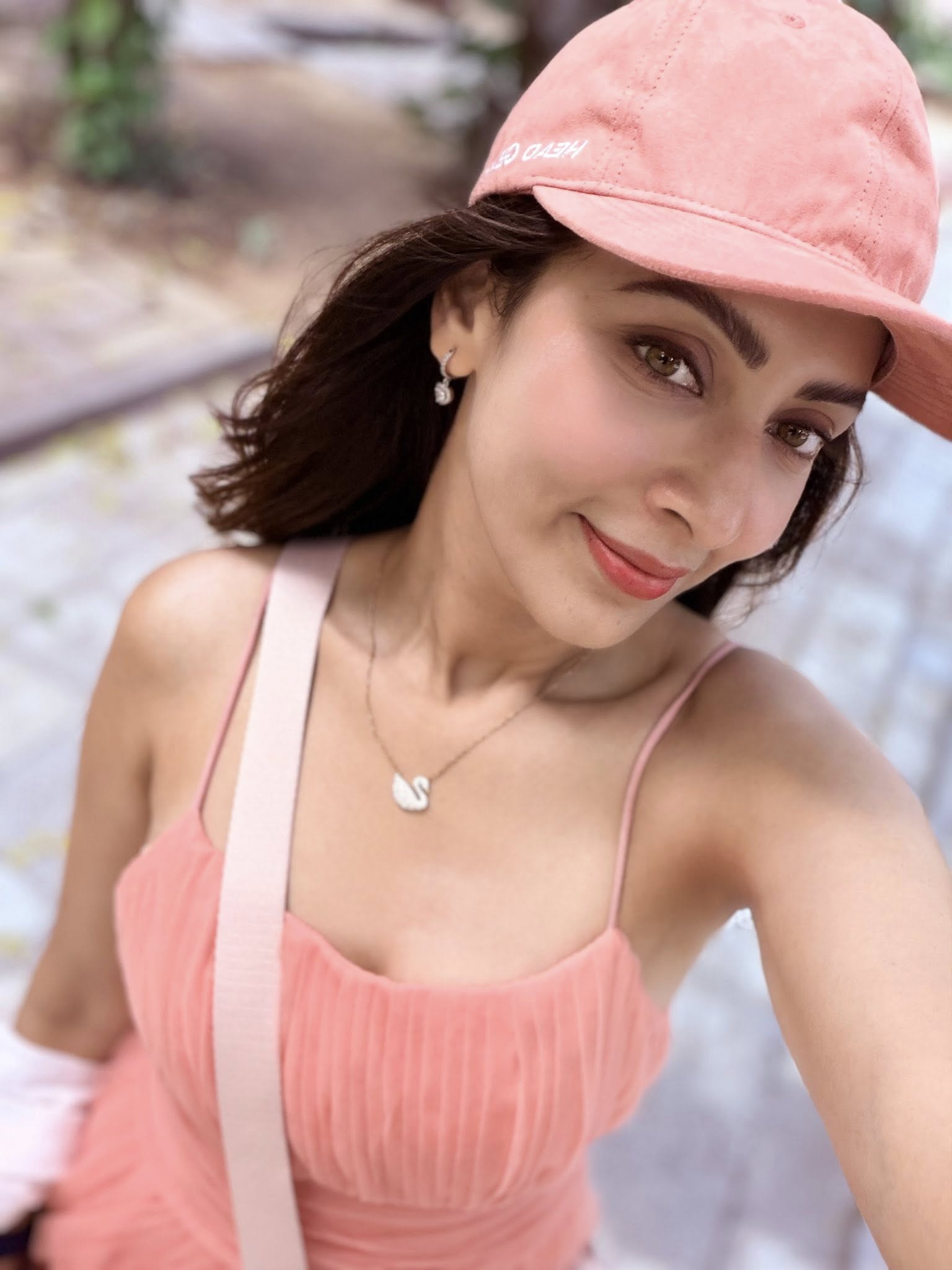 নান্দনিক লুকে মুগ্ধতা ছড়ালেন মিম