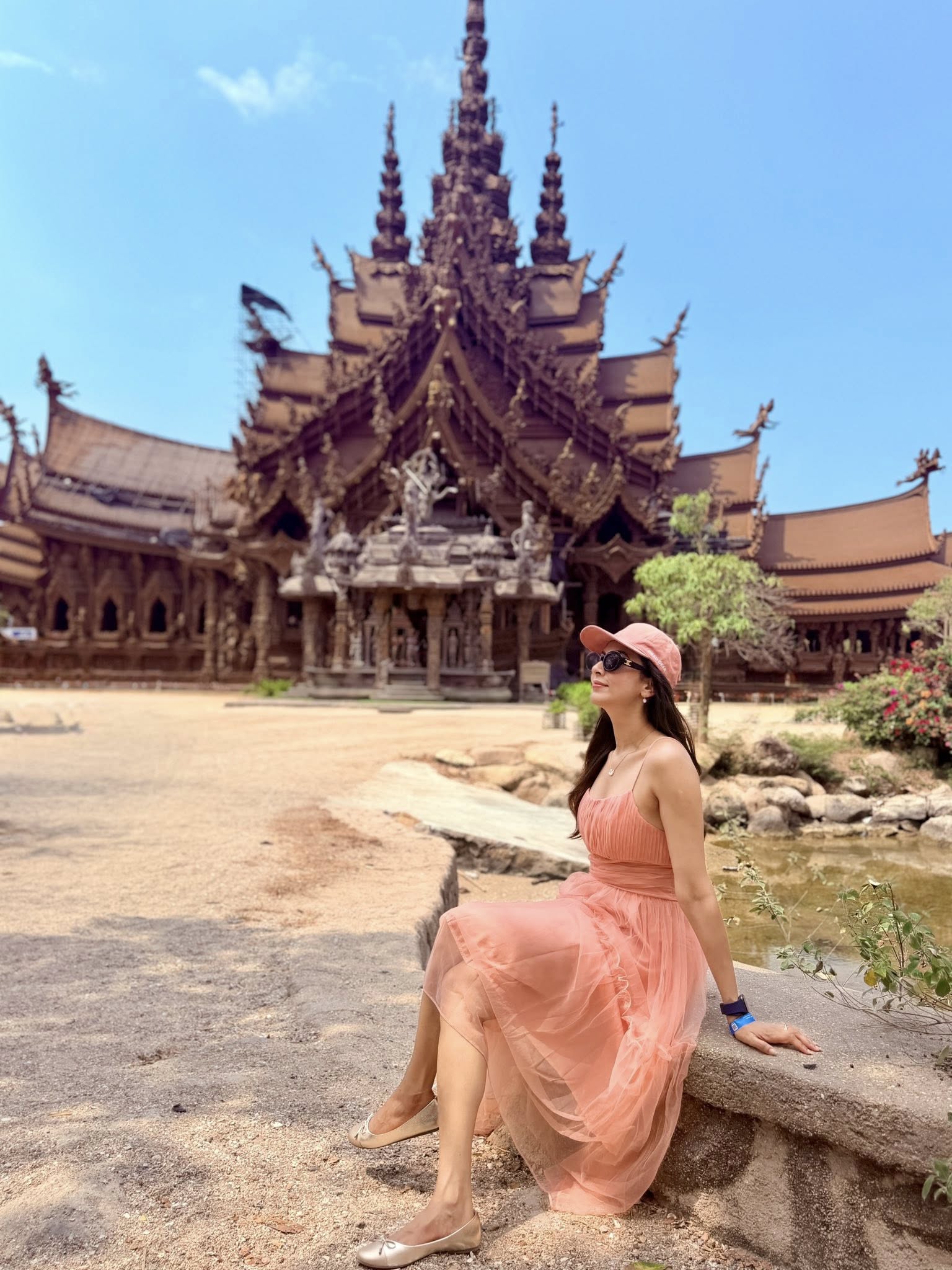 নান্দনিক লুকে মুগ্ধতা ছড়ালেন মিম