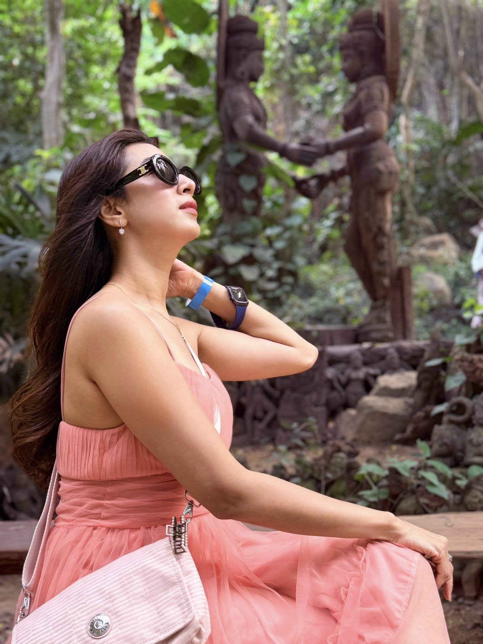 নান্দনিক লুকে মুগ্ধতা ছড়ালেন মিম