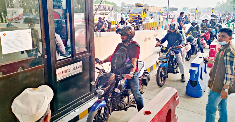 পদ্মা সেতু দিয়ে আড়াই ঘণ্টায় পার হয়েছে ৩ হাজার মোটরসাইকেল