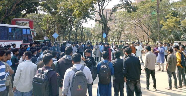 হাইকোর্টের রিটের বিরুদ্ধে শাবিপ্রবি শিক্ষার্থীদের বিক্ষোভ মিছিল