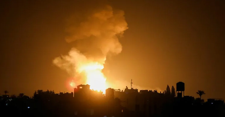 গাজায় ইসরায়েলের বিমান হামলায় নিহত ১২