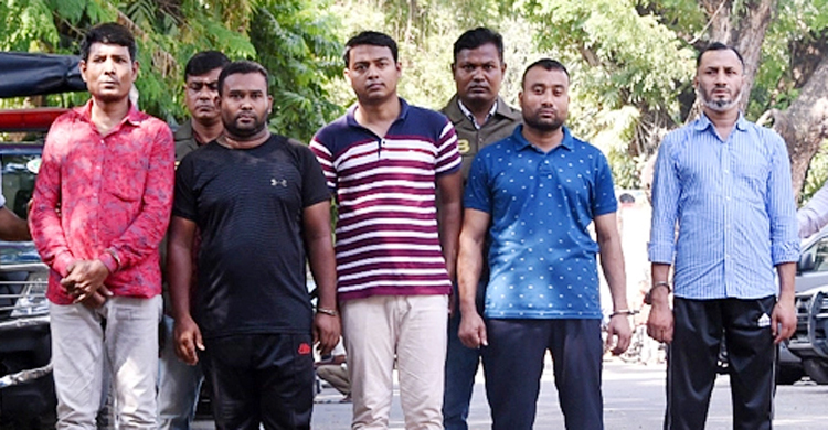 বিমানের ২৬ কর্মচারীসহ ৩০ জনের মামলা বদলি