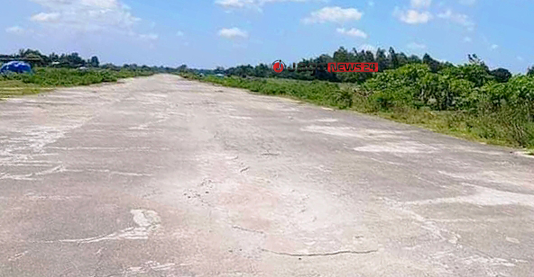 জরাজীর্ণ ভবন, রানওয়েতে জন্মেছে ঘাস
