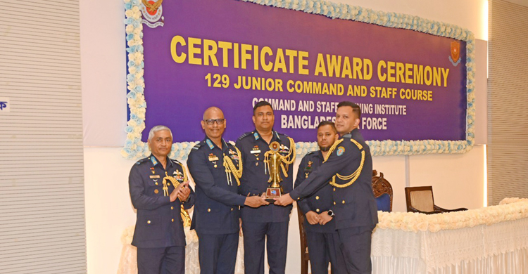 বিমান বাহিনীর জেসিএসসি কোর্সের সনদপত্র বিতরণ