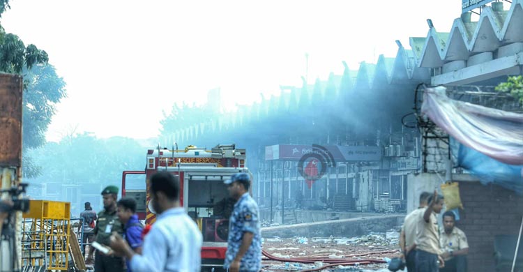 শাহজালাল বিমানবন্দরের কার্গো ভিলেজ থেকে এখনো ধোঁয়া বের হচ্ছে
