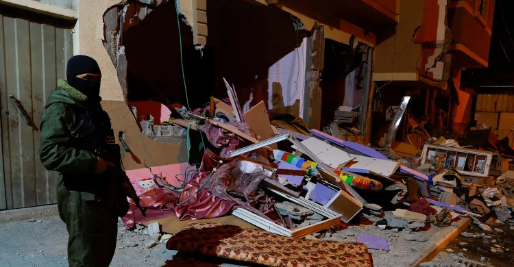 গাজায় ইসরায়েলের বিমান হামলায় নিহত ১২