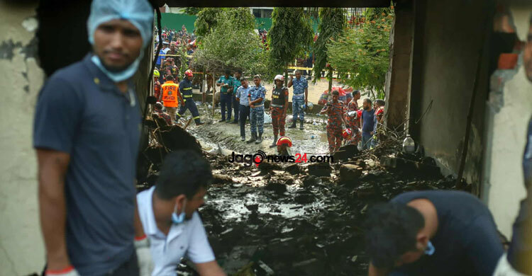 ‘বিকট শব্দ, এরপর পুরো এলাকা ধোঁয়ায় অন্ধকার হয়ে যায়’