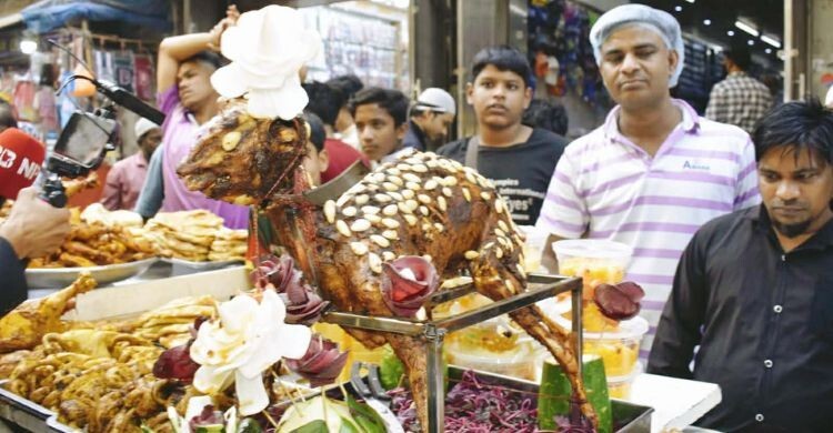 চকবাজারের ইফতার: ঐতিহ্যের স্বাদ নিতে উপচে পড়া ভিড় - Jagonews24.com