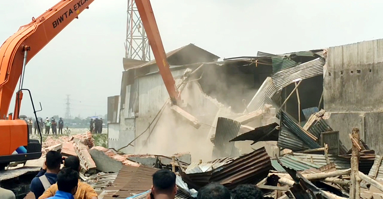 ধলেশ্বরী রক্ষায় অভিযান, পৌর মেয়রের রাইসমিল-খামার উচ্ছেদ