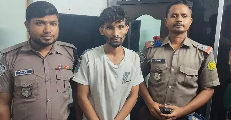 বিকাশের দোকান থেকে সেন্ড মানি করে টাকা না দিয়ে দৌড়, জনতার হাতে ধরা