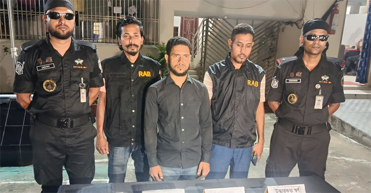 ঢাকায় শত ভরি সোনা ডাকাতির ঘটনায় ভোলায় গ্রেফতার ৩