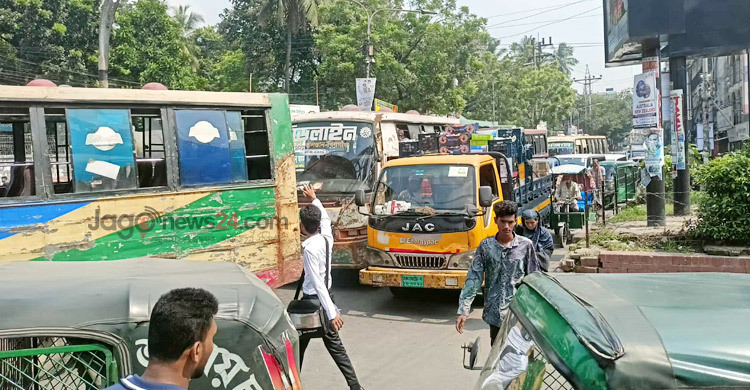 ১ ঘণ্টা পর সায়েন্সল্যাব ছাড়লেন শিক্ষার্থীরা, যানচলাচল স্বাভাবিক