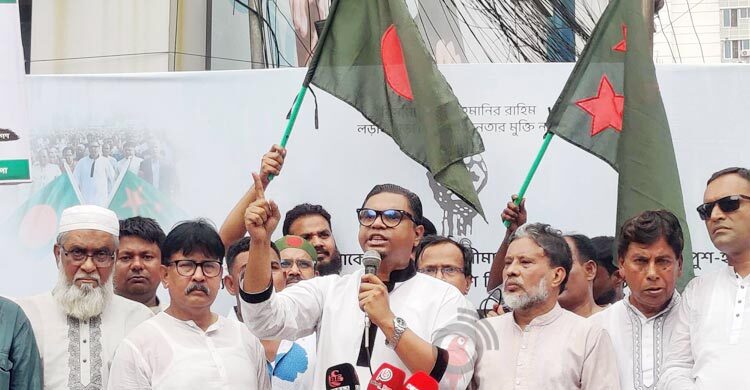 শেখ হাসিনাকে ফেরত দেওয়ার দাবিতে বাড্ডায় সড়ক অবরোধ