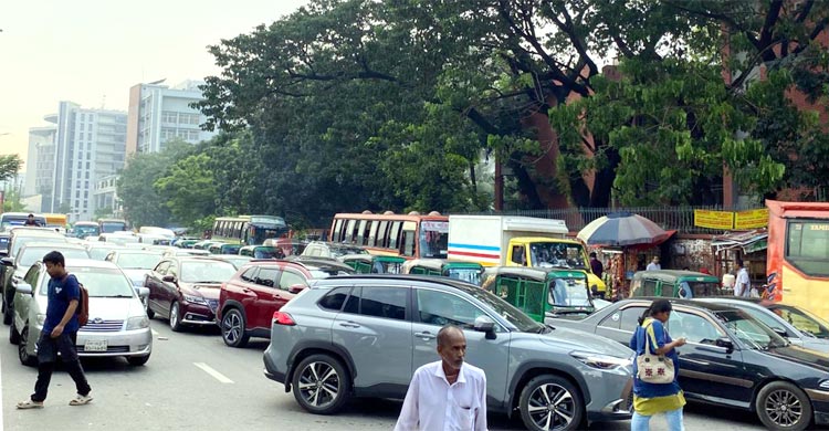 শেকৃবি শিক্ষার্থীদের আগারগাঁও ব্লকেড, যানচলাচল বন্ধ
