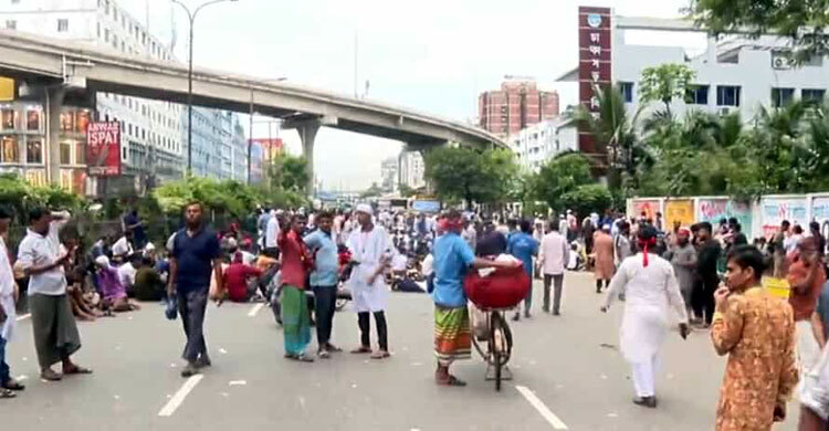 ৬ ঘণ্টা পর সড়ক ছাড়লেন অটোরিকশা চালকরা