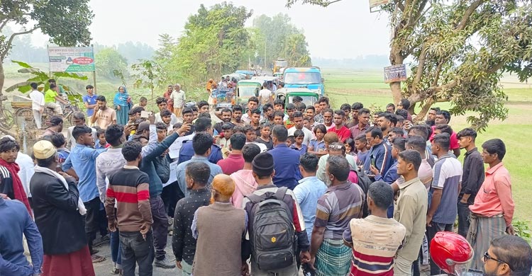 সিরাজগঞ্জে শিক্ষিকার মৃত্যুতে শিক্ষার্থীদের সড়ক অবরোধ