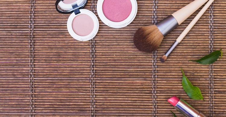 পুরুষের নারীর মতো সাজসজ্জা, নবিজি (সা.) যা বলেছেন