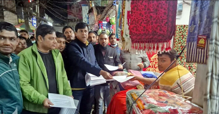 ভোট কেন্দ্রে না যেতে কিশোরগঞ্জে বিএন‌পির লিফলেট বিতরণ