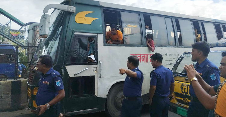 যাচ্ছিলেন সমাবেশে, পুলিশে মুচলেকা দিয়ে ফিরে গেলেন ২৯ নেতাকর্মী